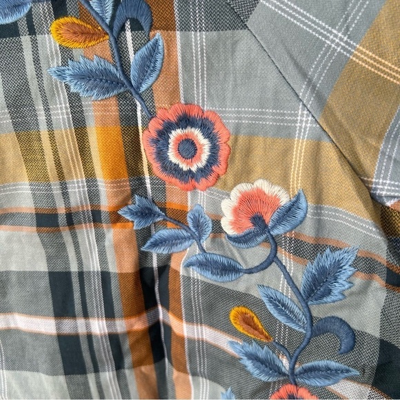 ANTHROPOLOGIE TOLANI EMBROIDERED BUTTON DOWN PLAID SHIRT SIZE MEDIUM NWT - Picture 3 of 8